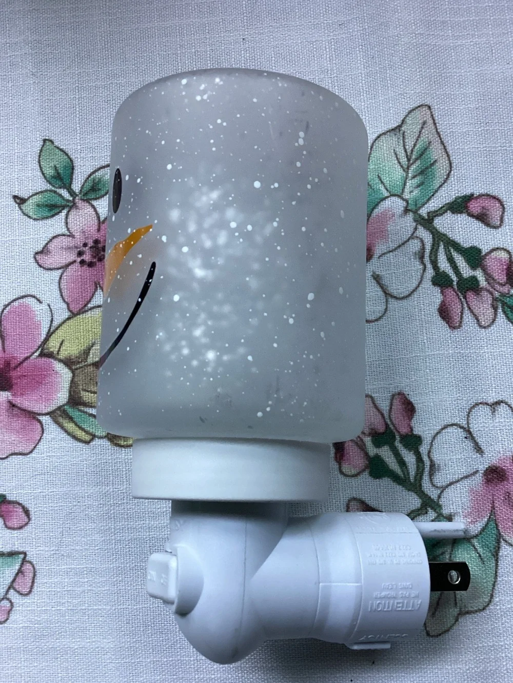Scentsy White Snowman Plug-In Warmer with Orange Carrot Nose